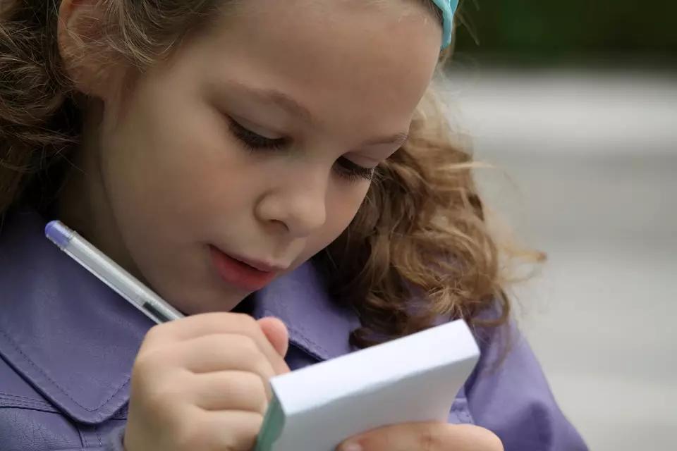 A criança precisa aprender bem o português ainda no Ensino Fundamental.
