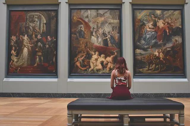 Ver pinturas ao vivo também é importante para o aprendizado.